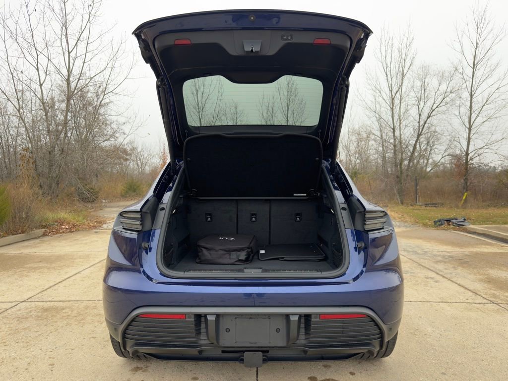 Used 2024 Porsche Macan 4 Electric image 12