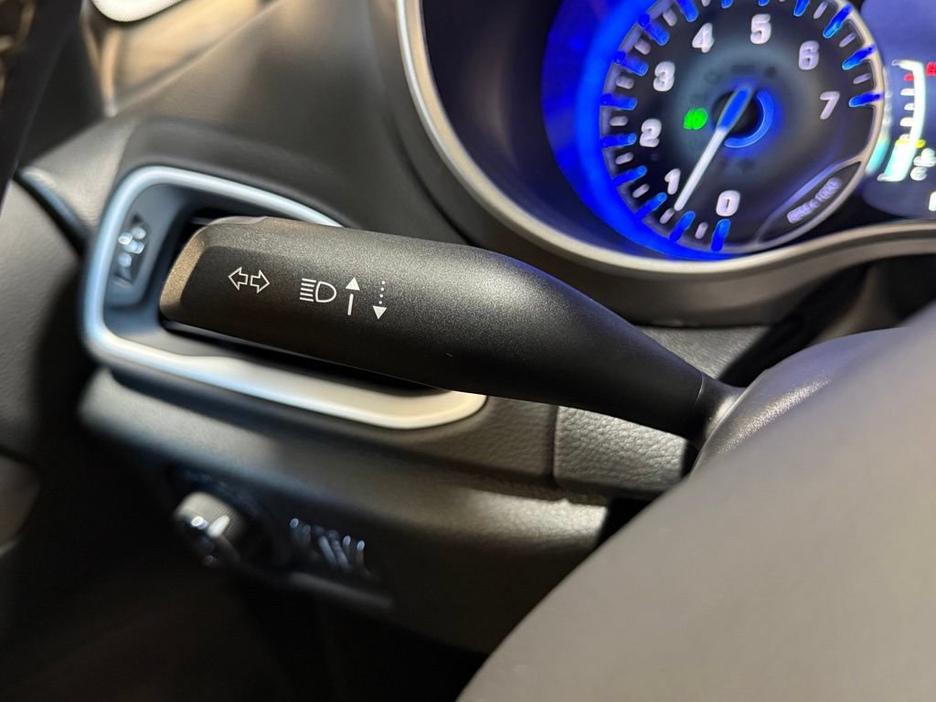 Used 2026 Chrysler Pacifica Select FWD image 21