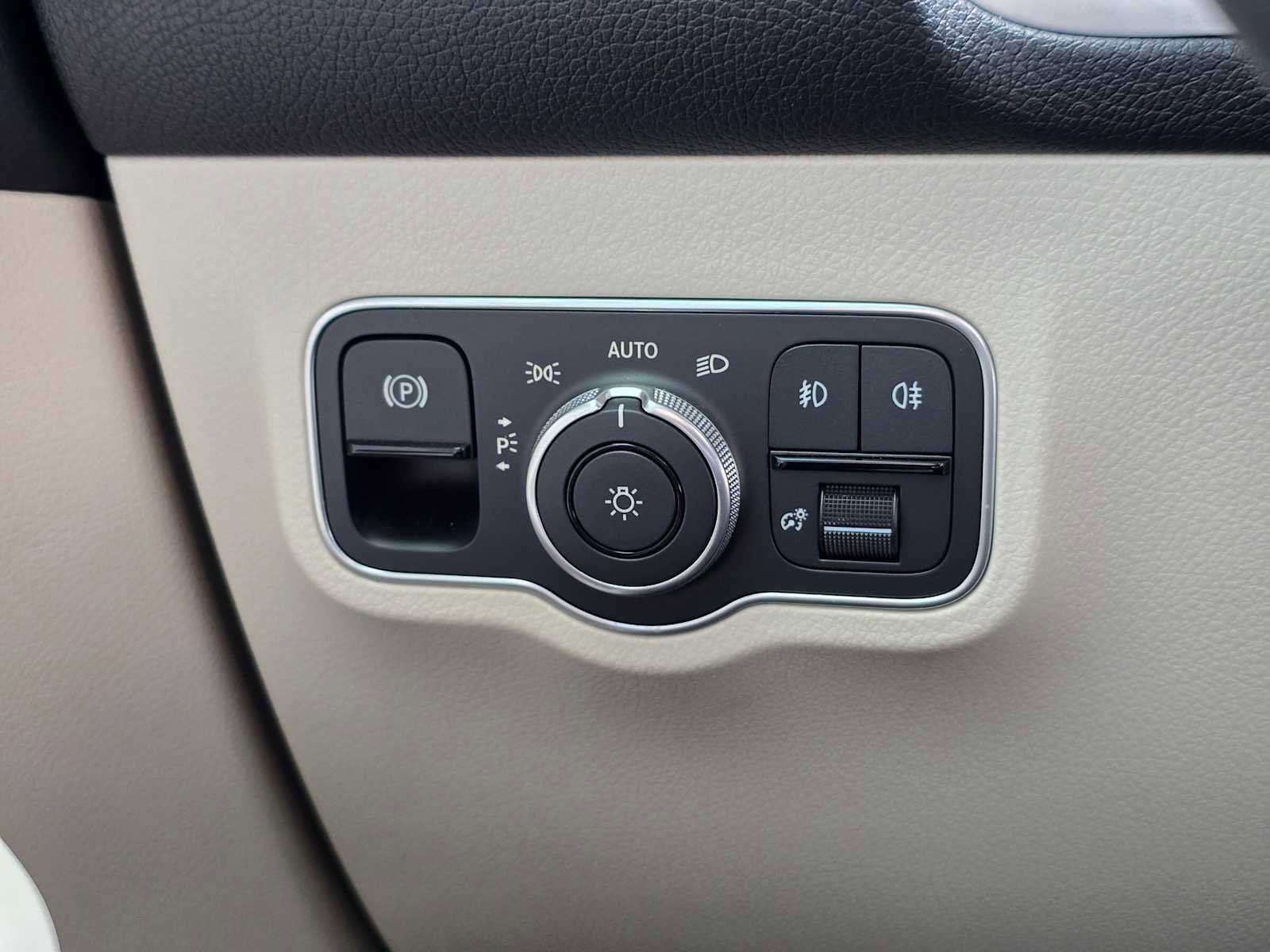 Used 2022 Mercedes-Benz GLB 250 GLB 250 image 30