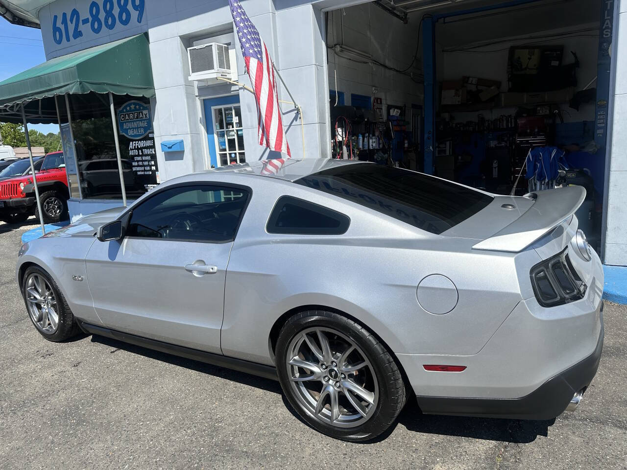 Used 2012 Ford Mustang GT Premium w/ HID Headlamps & Security Pkg RWD image 8