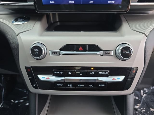 Used 2023 Ford Explorer XLT w/ Equipment Group 202A image 4