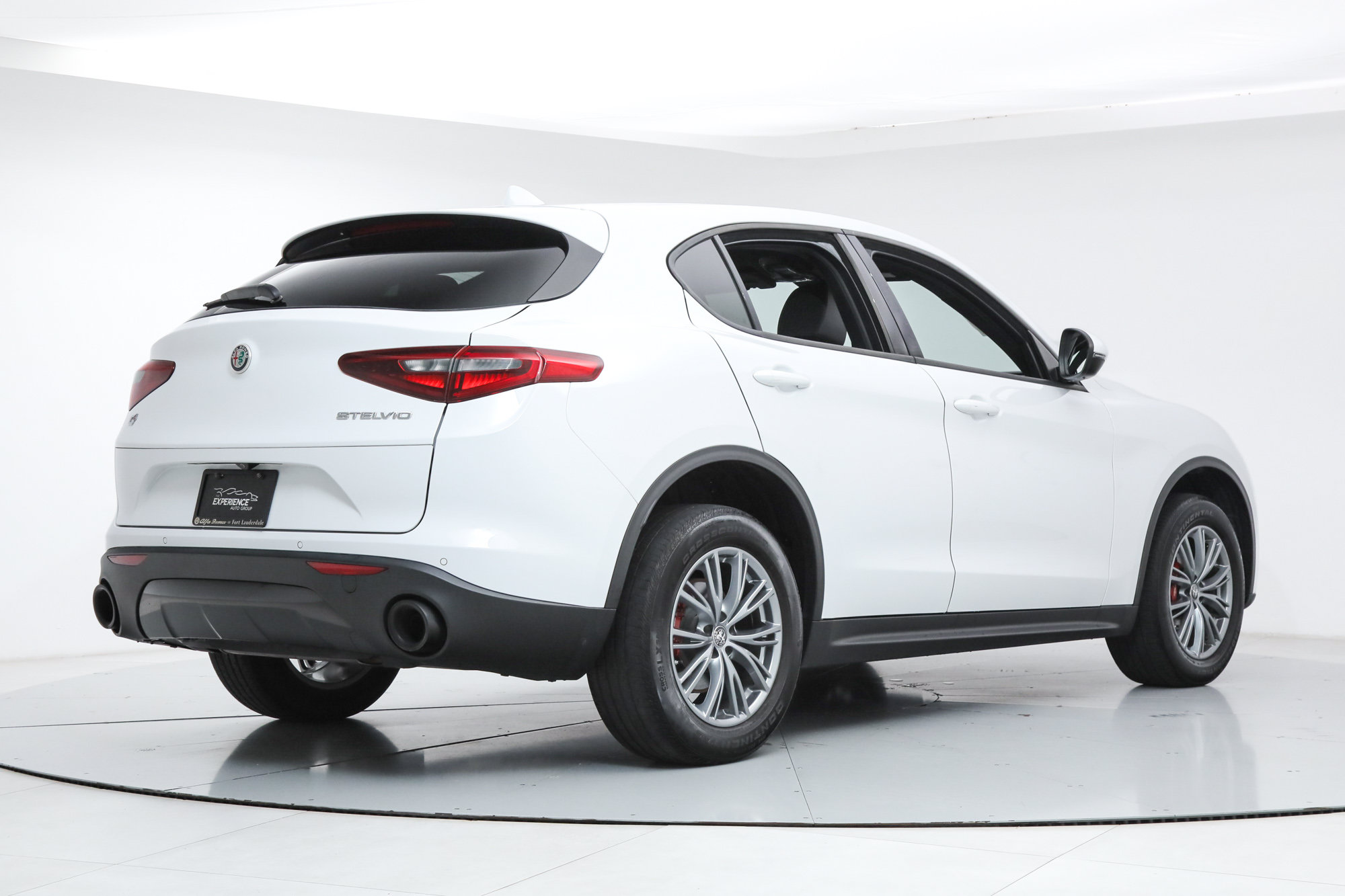Used 2023 Alfa Romeo Stelvio Sprint AWD/4WD image 5