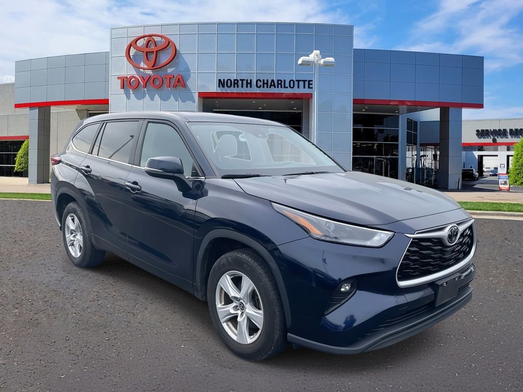 Used 2023 Toyota Highlander LE image 1