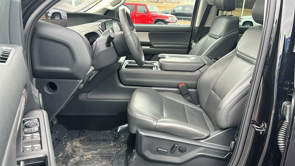 Used 2025 Ford Expedition Active AWD/4WD image 13