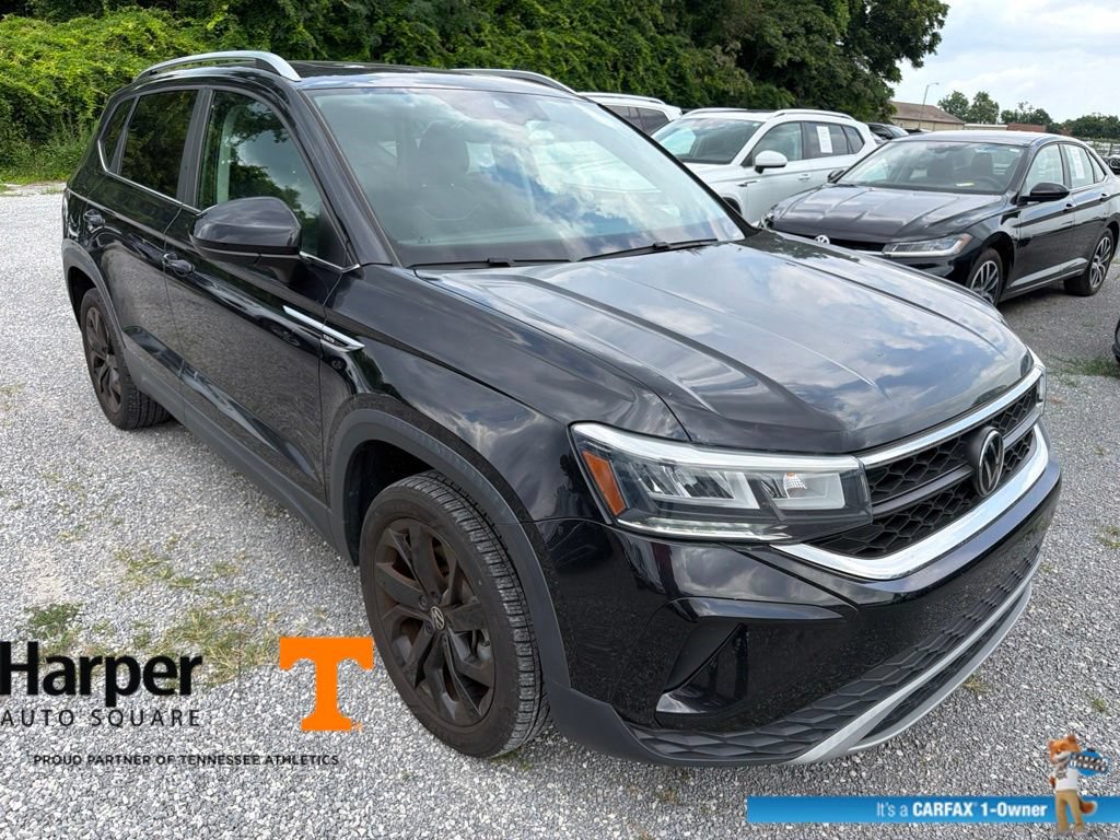 Used 2023 Volkswagen Taos SE w/ Panoramic Sunroof Package FWD image 7