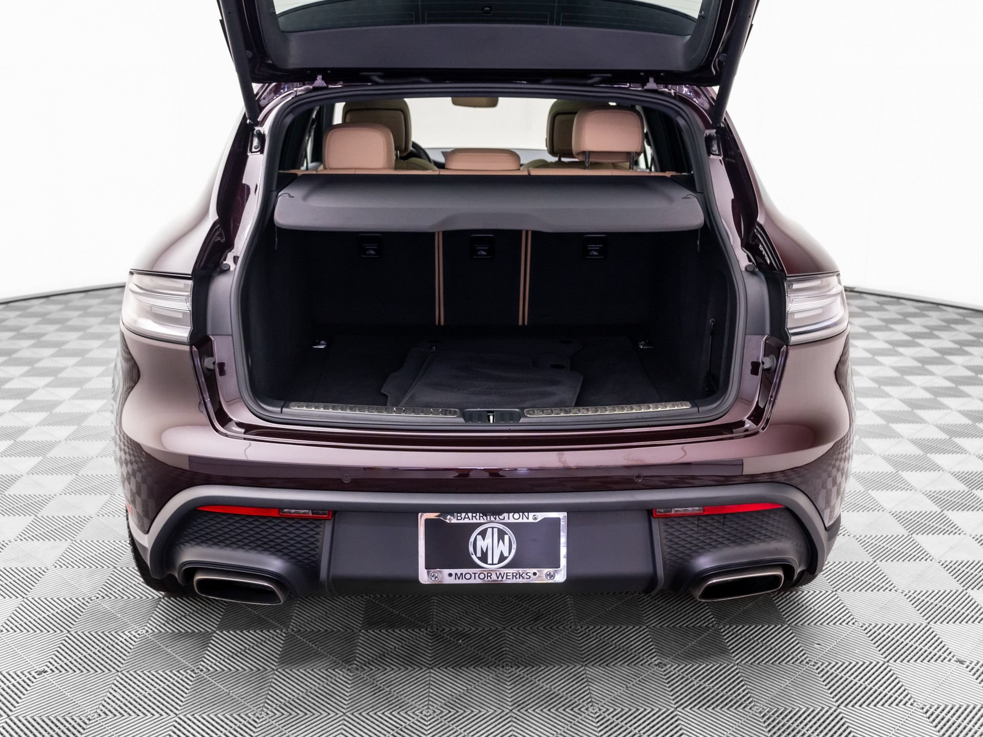 Certified 2026 Porsche Macan AWD/4WD image 32