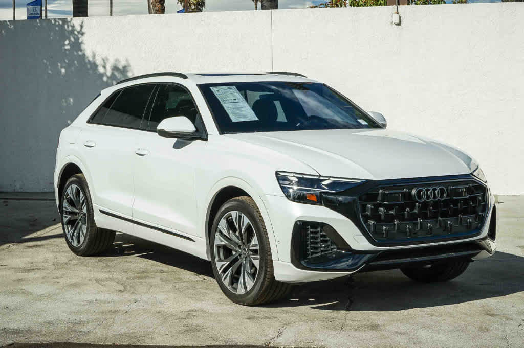 Used 2023 Audi Q8 Premium Plus w/ Premium Plus Package AWD/4WD image 3