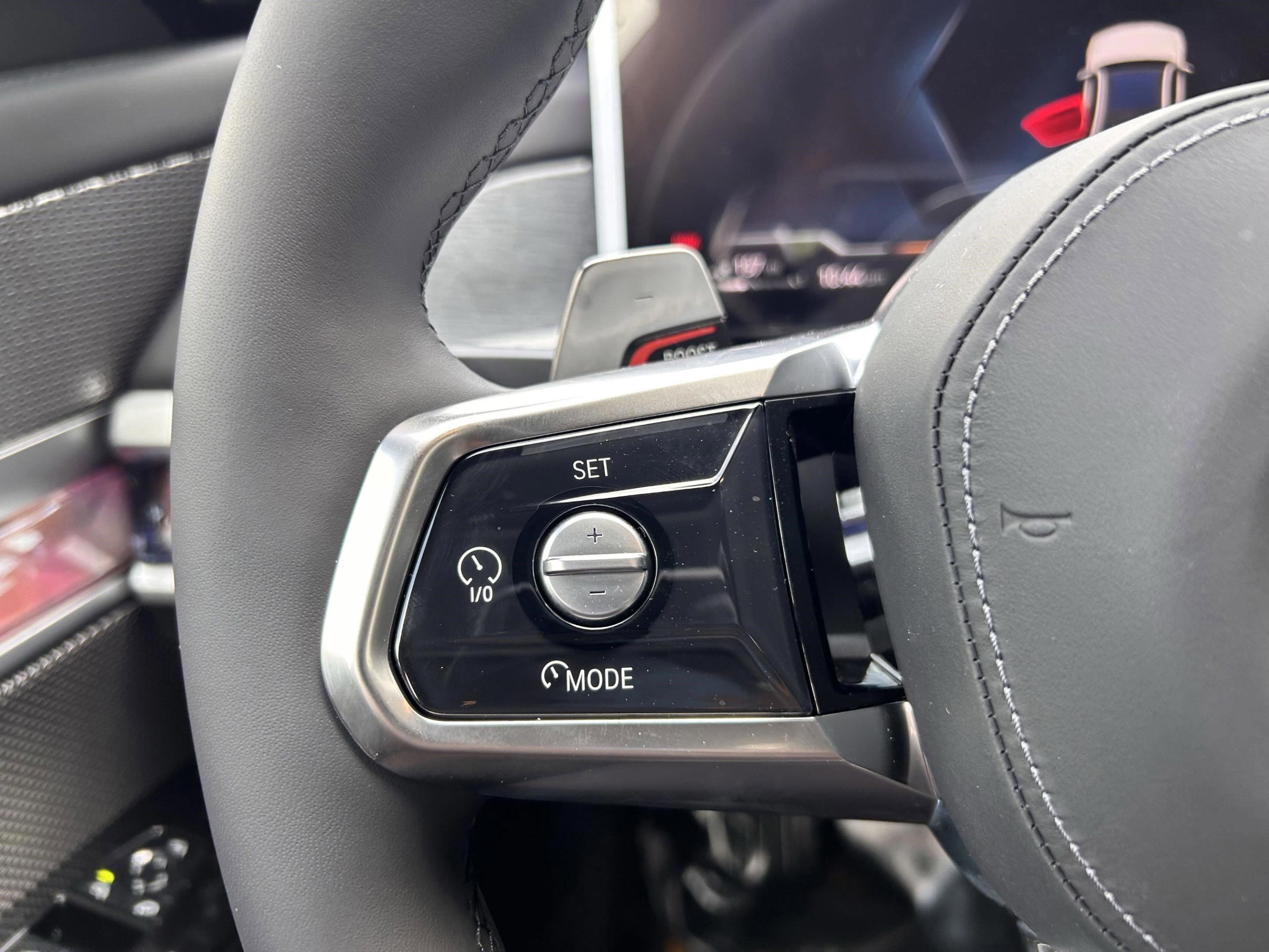 Used 2025 BMW 750e xDrive w/ Executive Package image 11