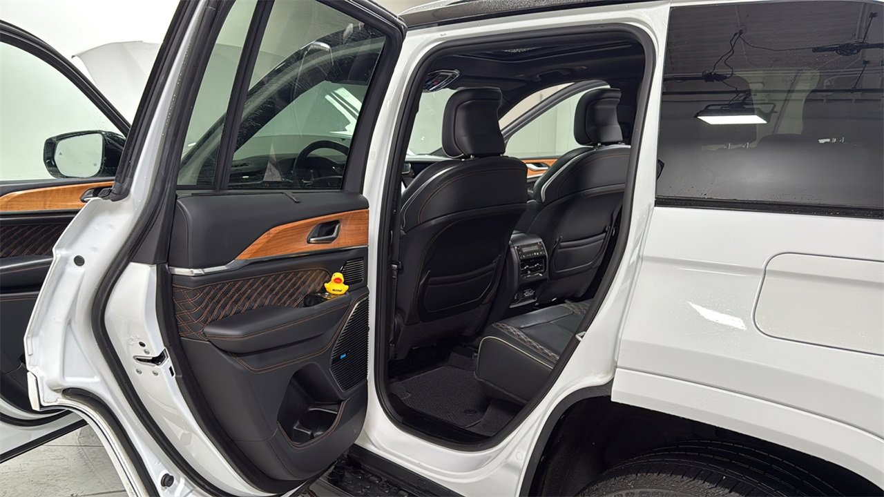 Used 2022 Jeep Grand Cherokee Summit image 15