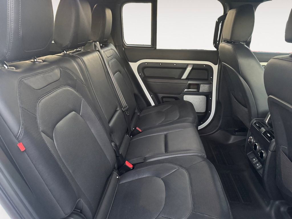 Used 2024 Land Rover Defender 130 X-Dynamic SE image 29