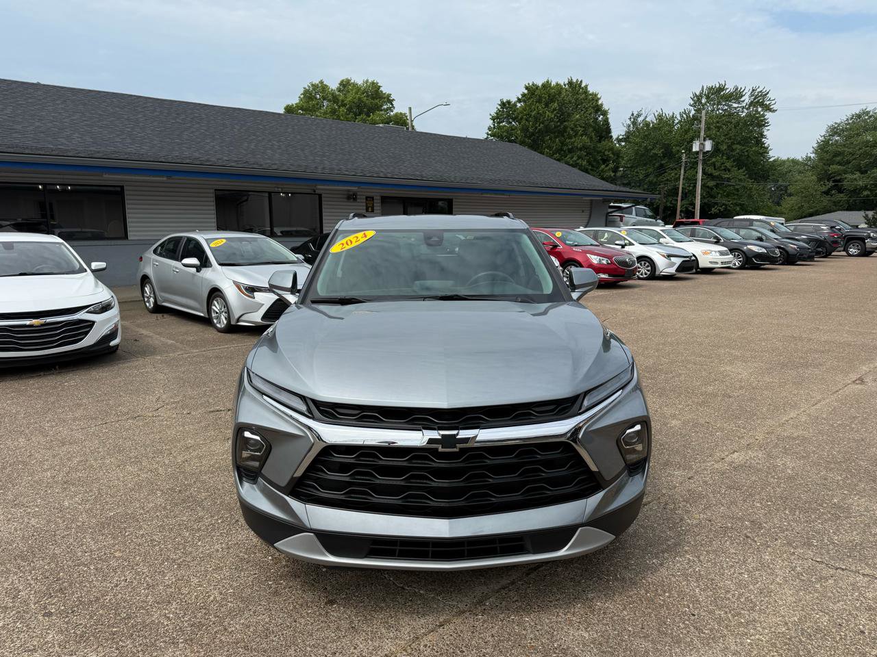 Used 2024 Chevrolet Blazer LT w/ Convenience Package FWD image 2