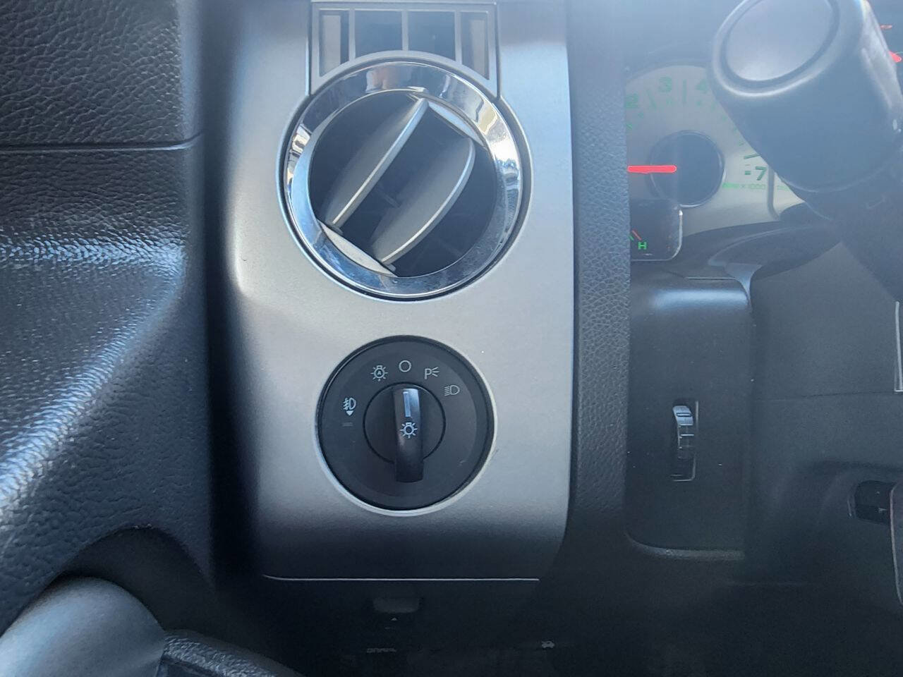 Used 2013 Ford Expedition Limited image 11