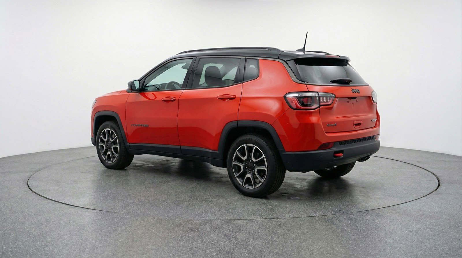 Used 2025 Jeep Compass Trailhawk image 6