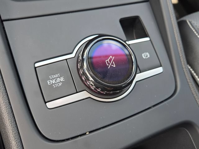 Certified 2025 Volkswagen Tiguan SE FWD image 23