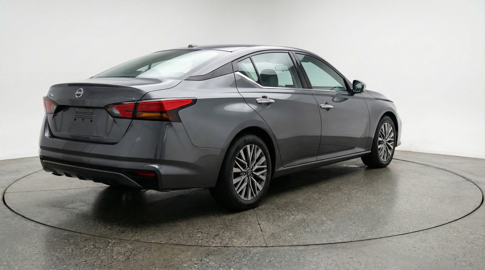 Used 2025 Nissan Altima 2.5 SV image 9