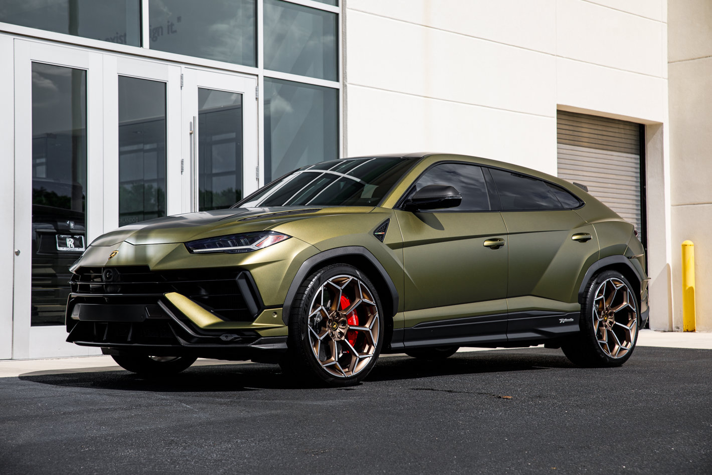 Used 2024 Lamborghini Urus Performante AWD/4WD image 13