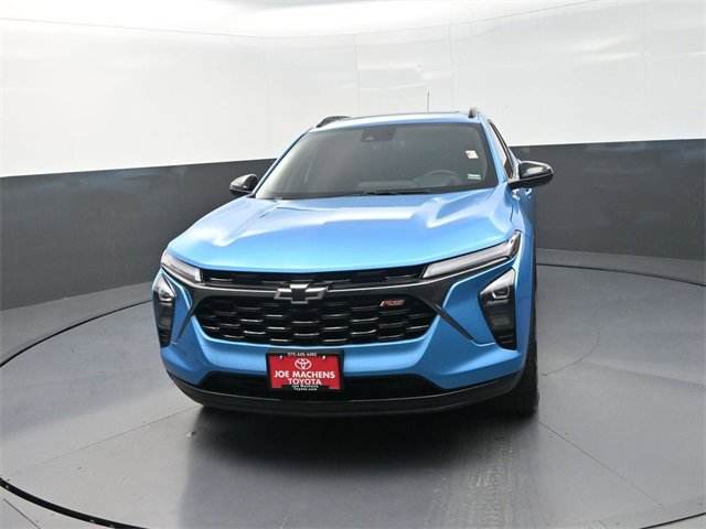 Used 2025 Chevrolet Trax RS w/ Sunroof Package image 2