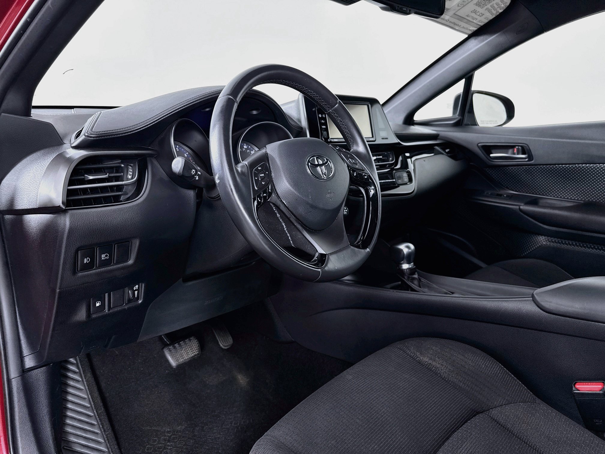 Certified 2018 Toyota C-HR XLE FWD image 9