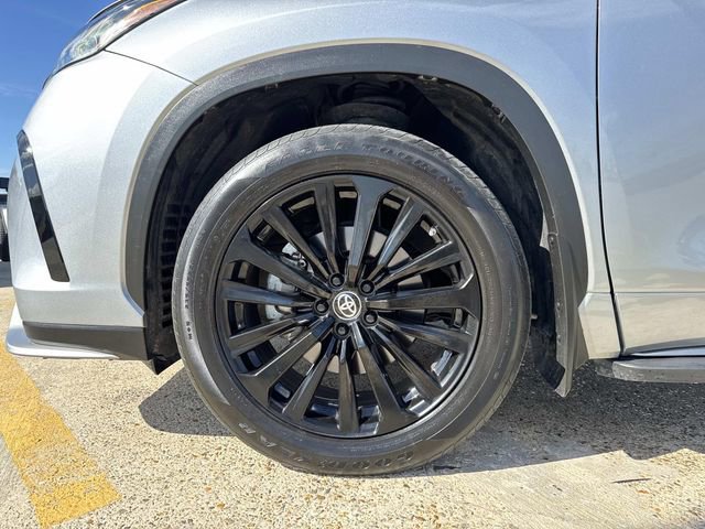Used 2023 Toyota Highlander XSE FWD image 19