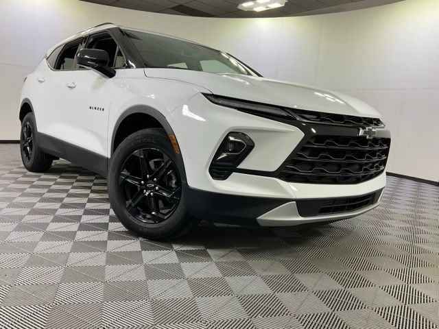 Used 2025 Chevrolet Blazer LT w/ Convenience Package FWD image 38