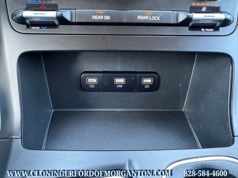 Used 2023 Kia Carnival LX image 28