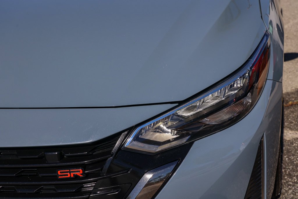 Used 2025 Nissan Sentra SR FWD image 11