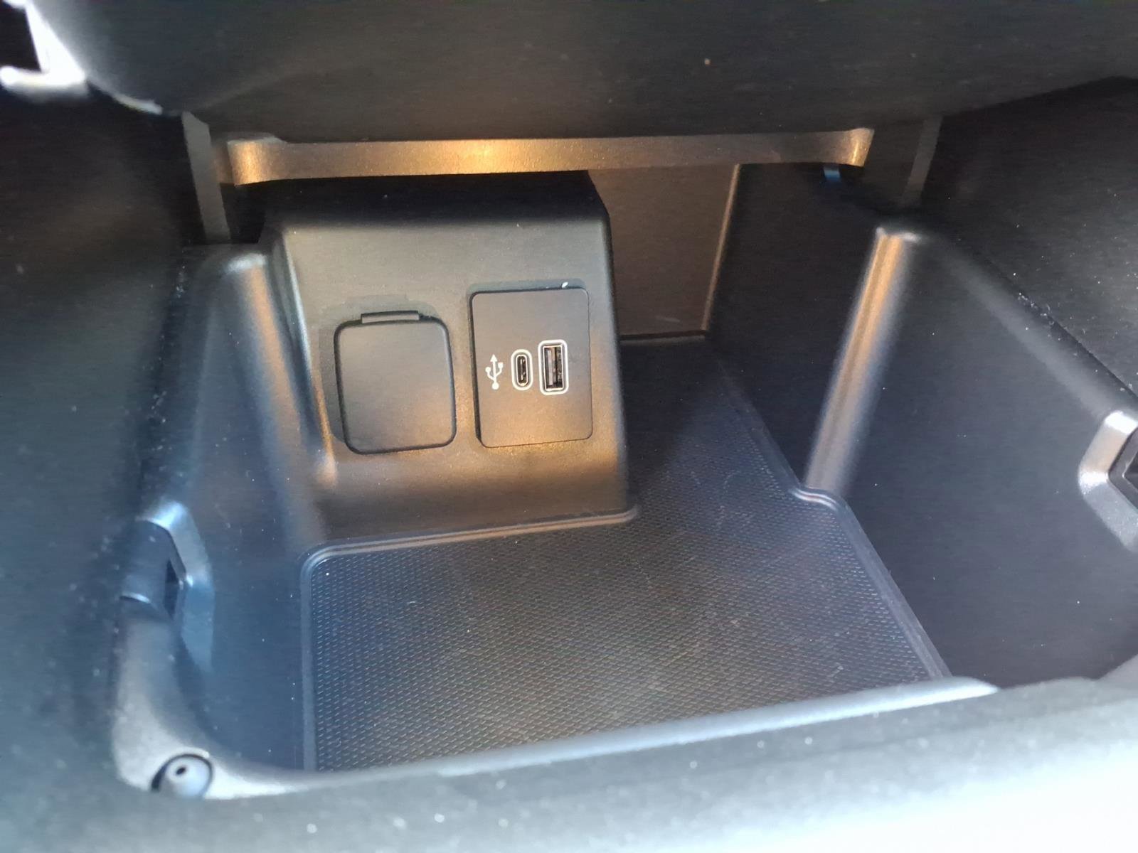 Used 2025 Ford Explorer Active image 15