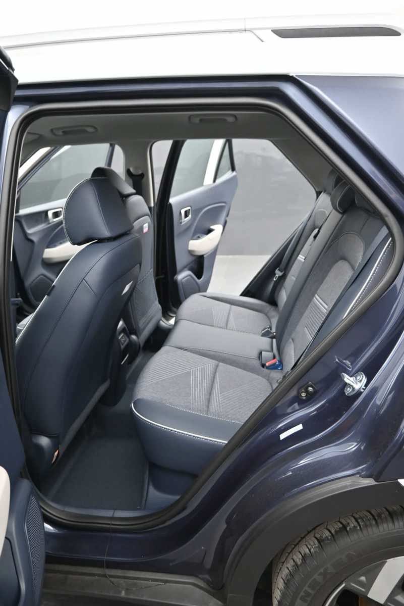 New 2026 Hyundai Venue SEL FWD image 15