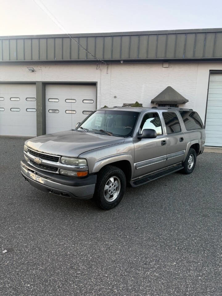 Used 2003 Chevrolet Suburban LS image 2