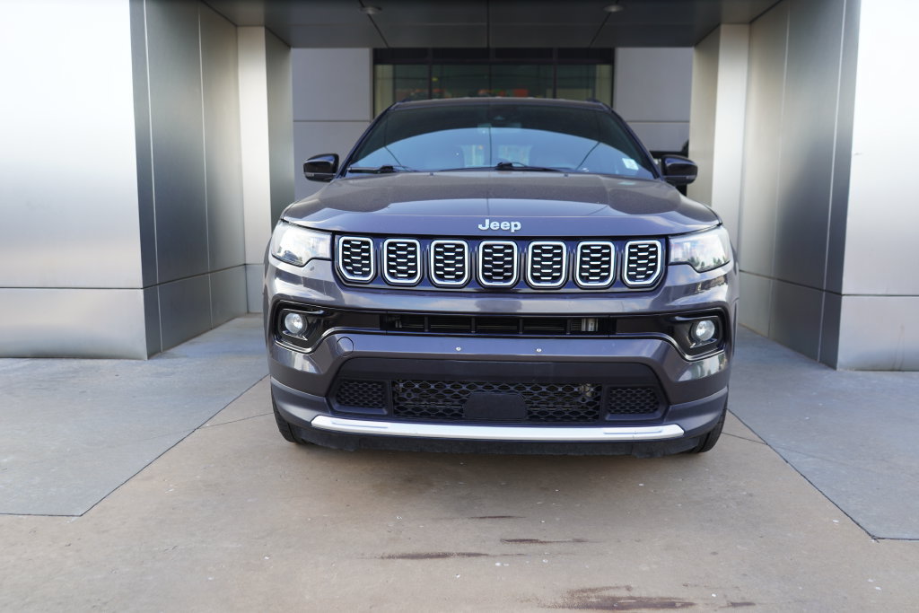 Used 2024 Jeep Compass Limited AWD/4WD image 4
