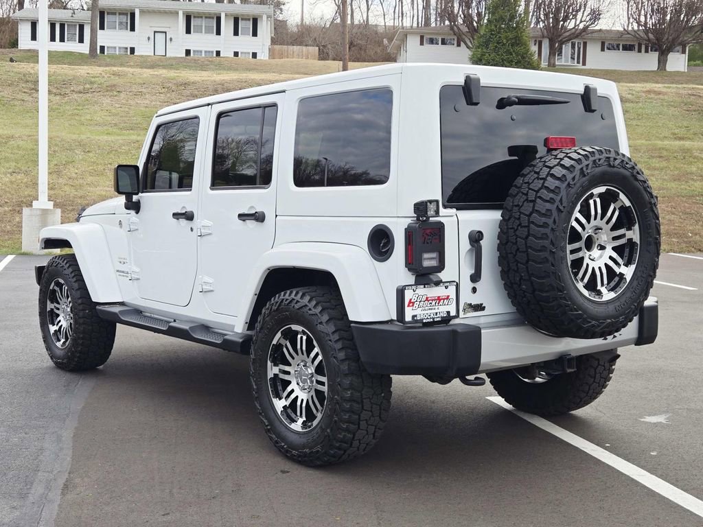 Used 2017 Jeep Wrangler Unlimited Sahara w/ Max Tow Package image 5
