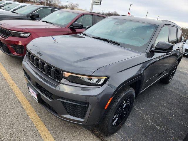 New 2026 Jeep Grand Cherokee Altitude AWD/4WD image 1