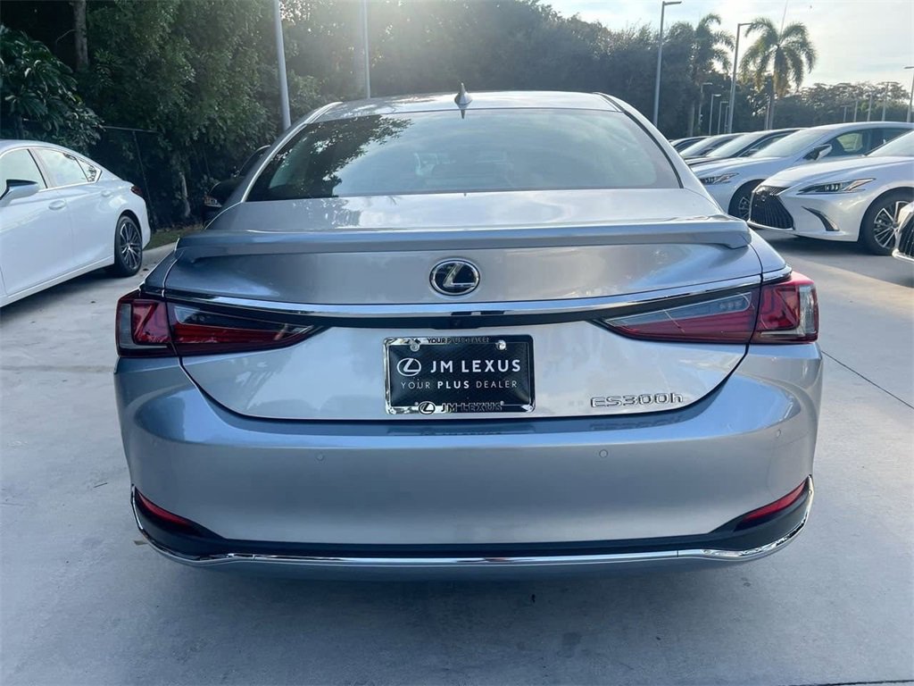 Certified 2025 Lexus ES 300h w/ Premium Package image 6
