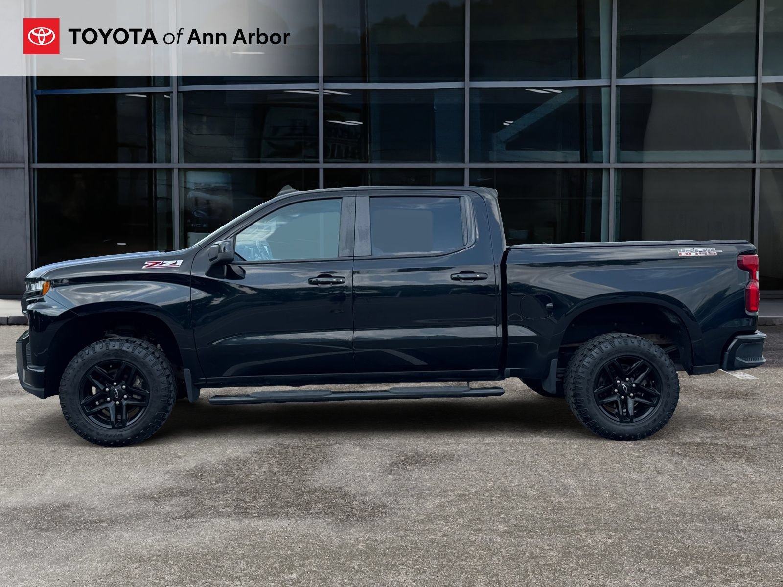 Used 2019 Chevrolet Silverado 1500 LT Trail Boss w/ Convenience Package AWD/4WD image 8