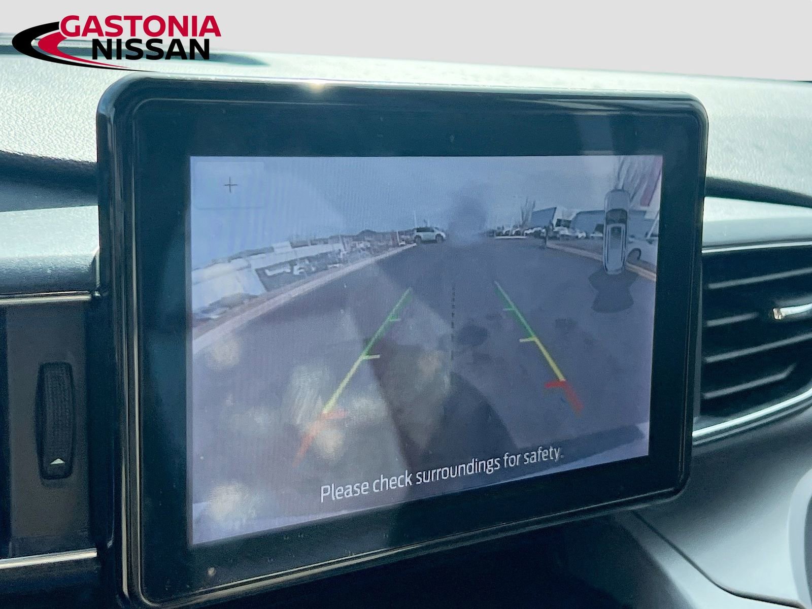 Used 2022 Ford Explorer XLT w/ Equipment Group 202A image 18