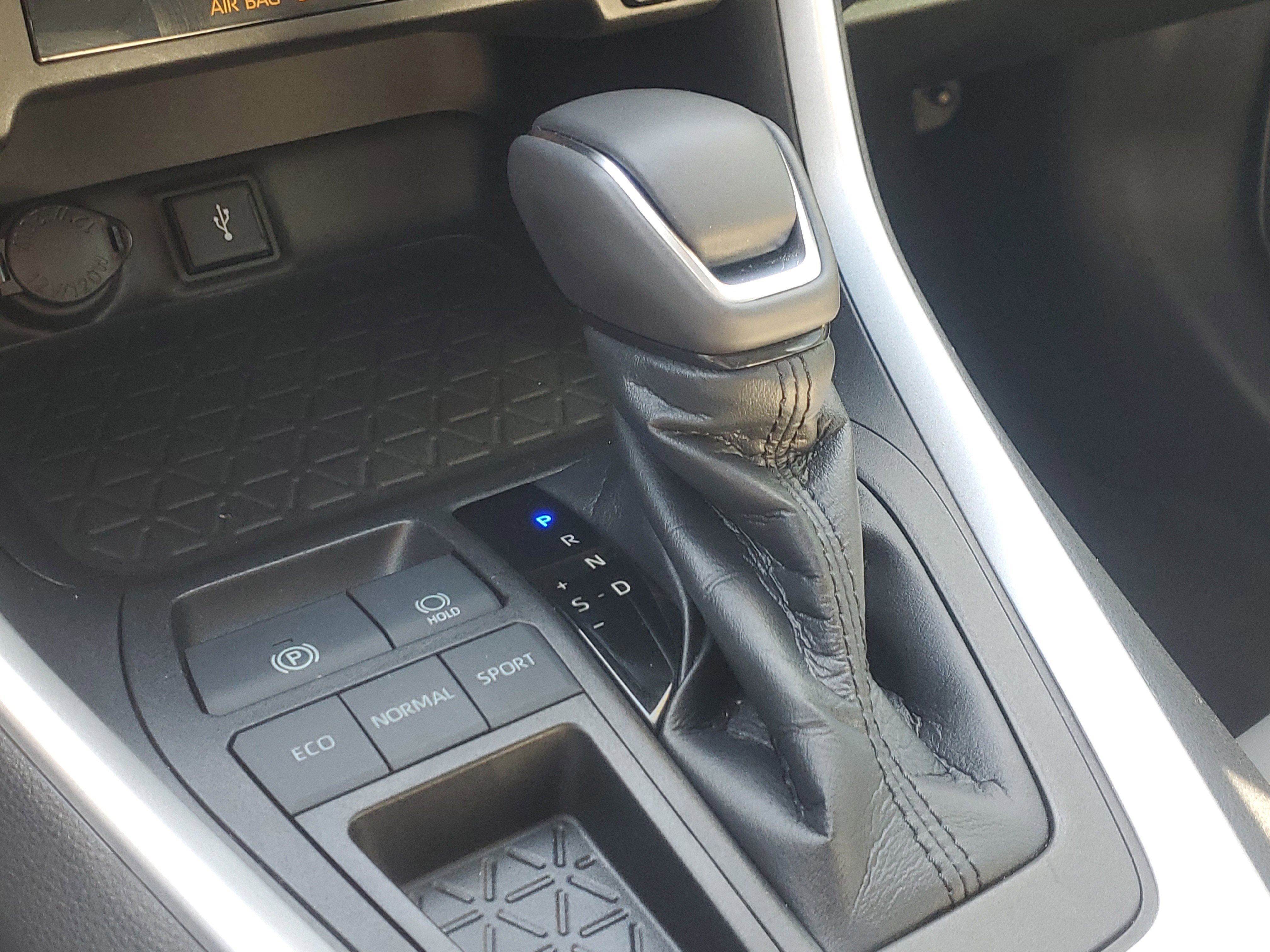 Used 2022 Toyota RAV4 XLE Premium image 31