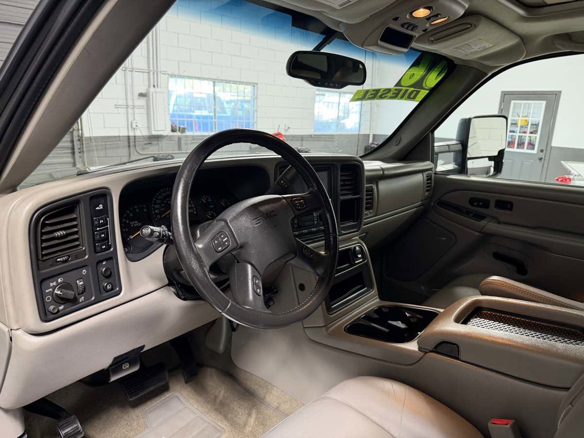 Used 2006 GMC Sierra 2500 SLT w/ Heavy-Duty Power Package image 16