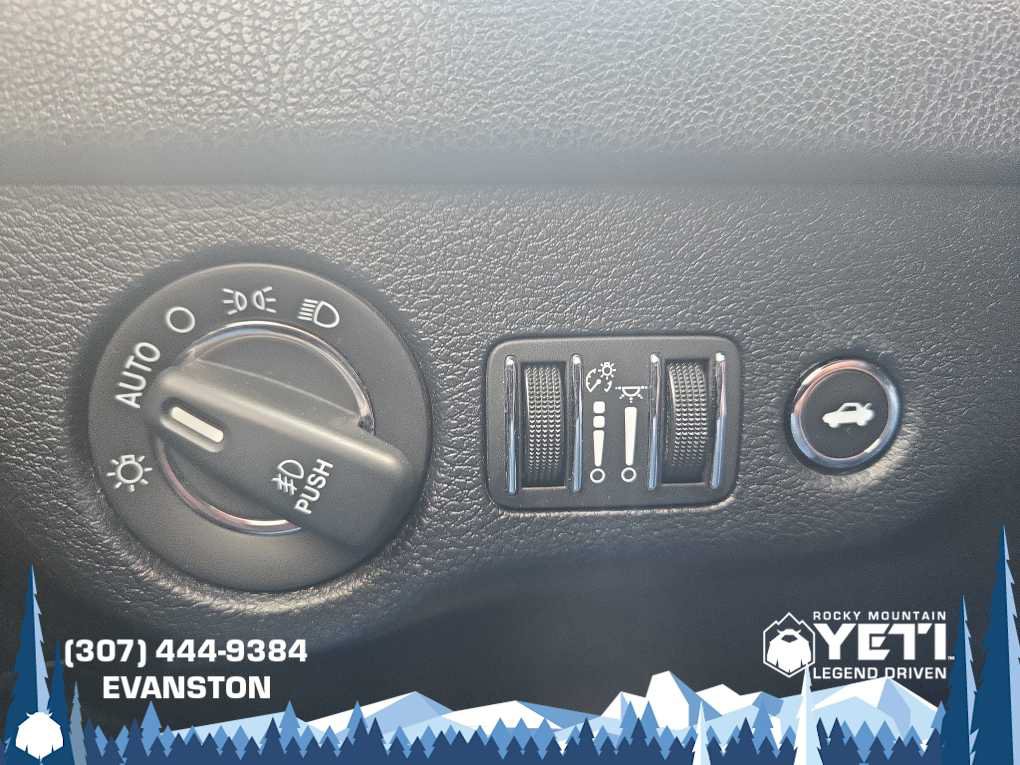 Used 2017 Chrysler 300 C AWD/4WD image 26