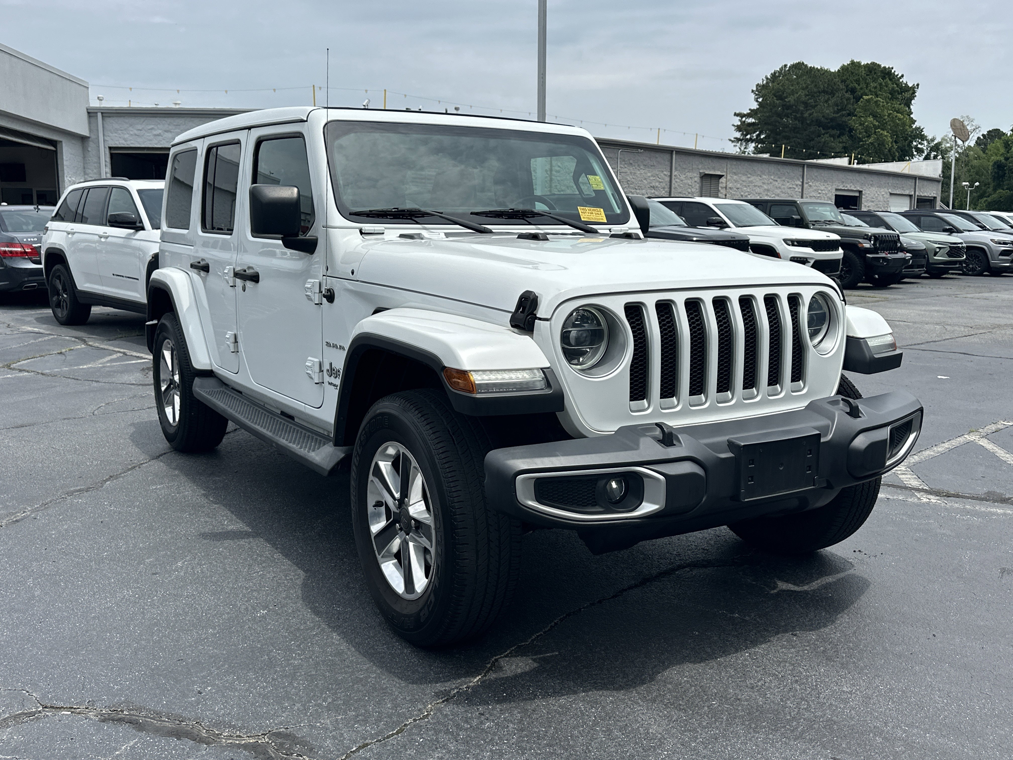 Used 2018 Jeep Wrangler Unlimited Sahara AWD/4WD image 2