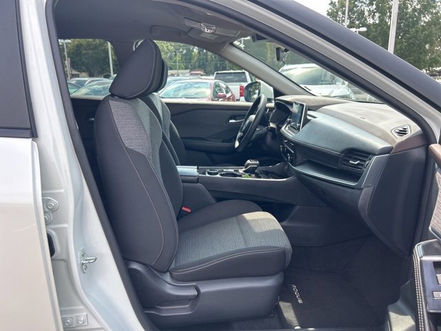 Used 2023 Nissan Rogue SV image 16