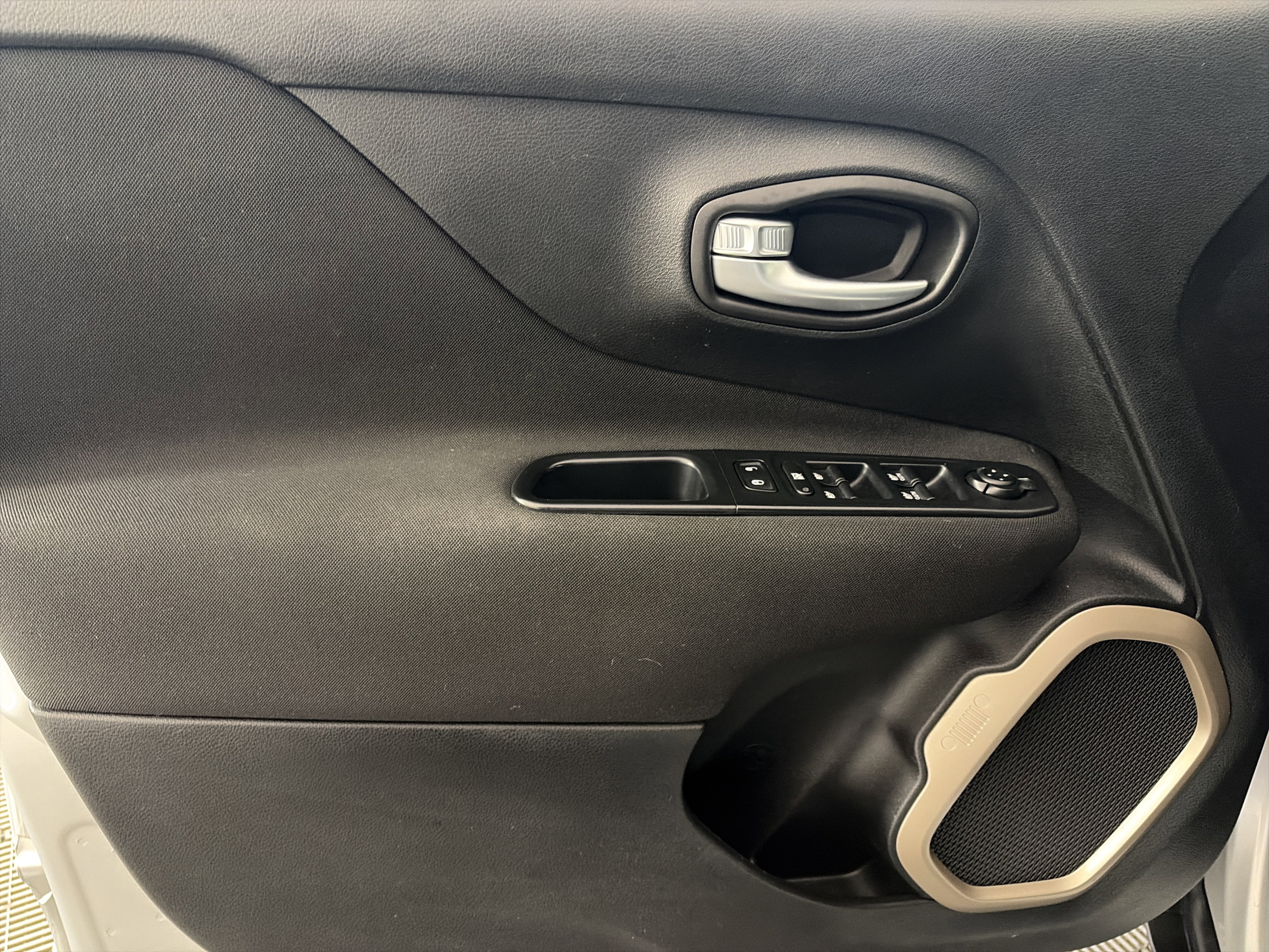 Used 2017 Jeep Renegade Sport w/ Power & Air Group image 12