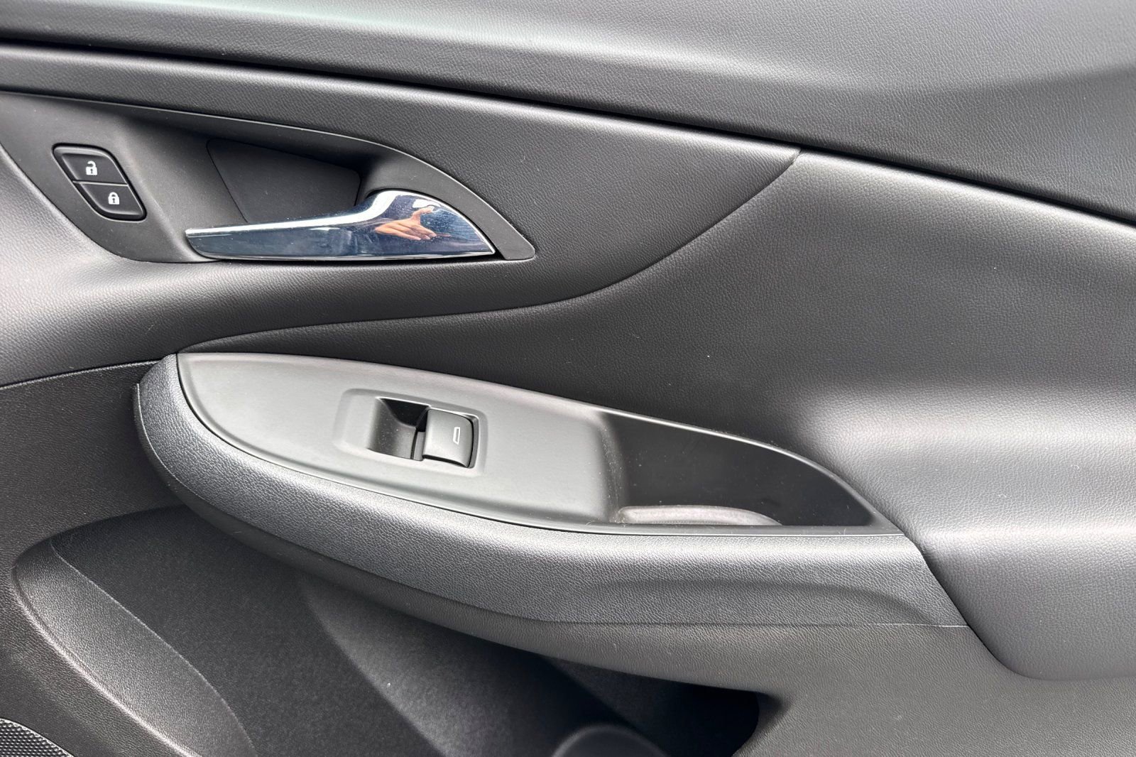 Used 2018 Chevrolet Volt LT image 18