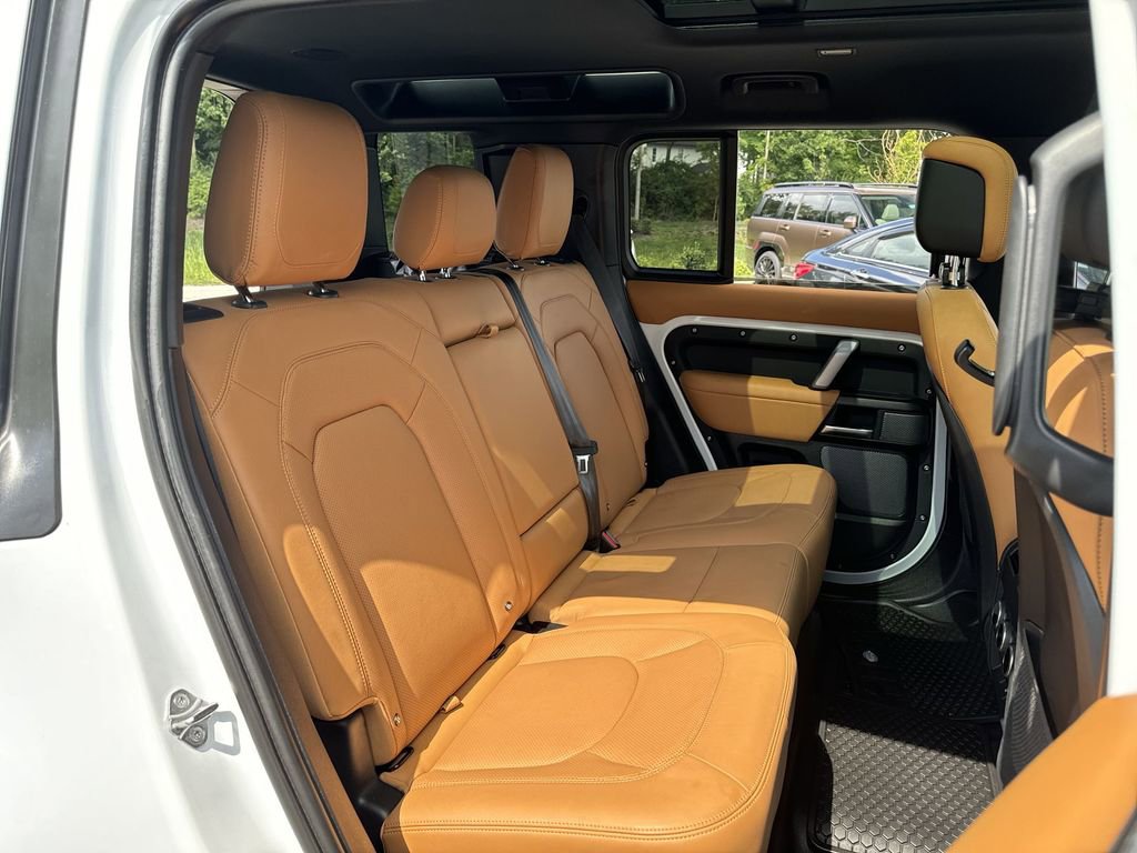 Used 2023 Land Rover Defender 110 V8 AWD/4WD image 35