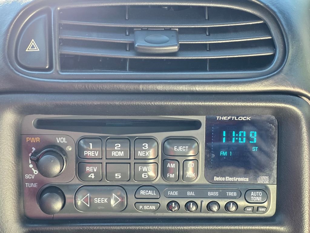 Used 2004 Chevrolet Corvette Coupe w/ Preferred Equipment Group image 27