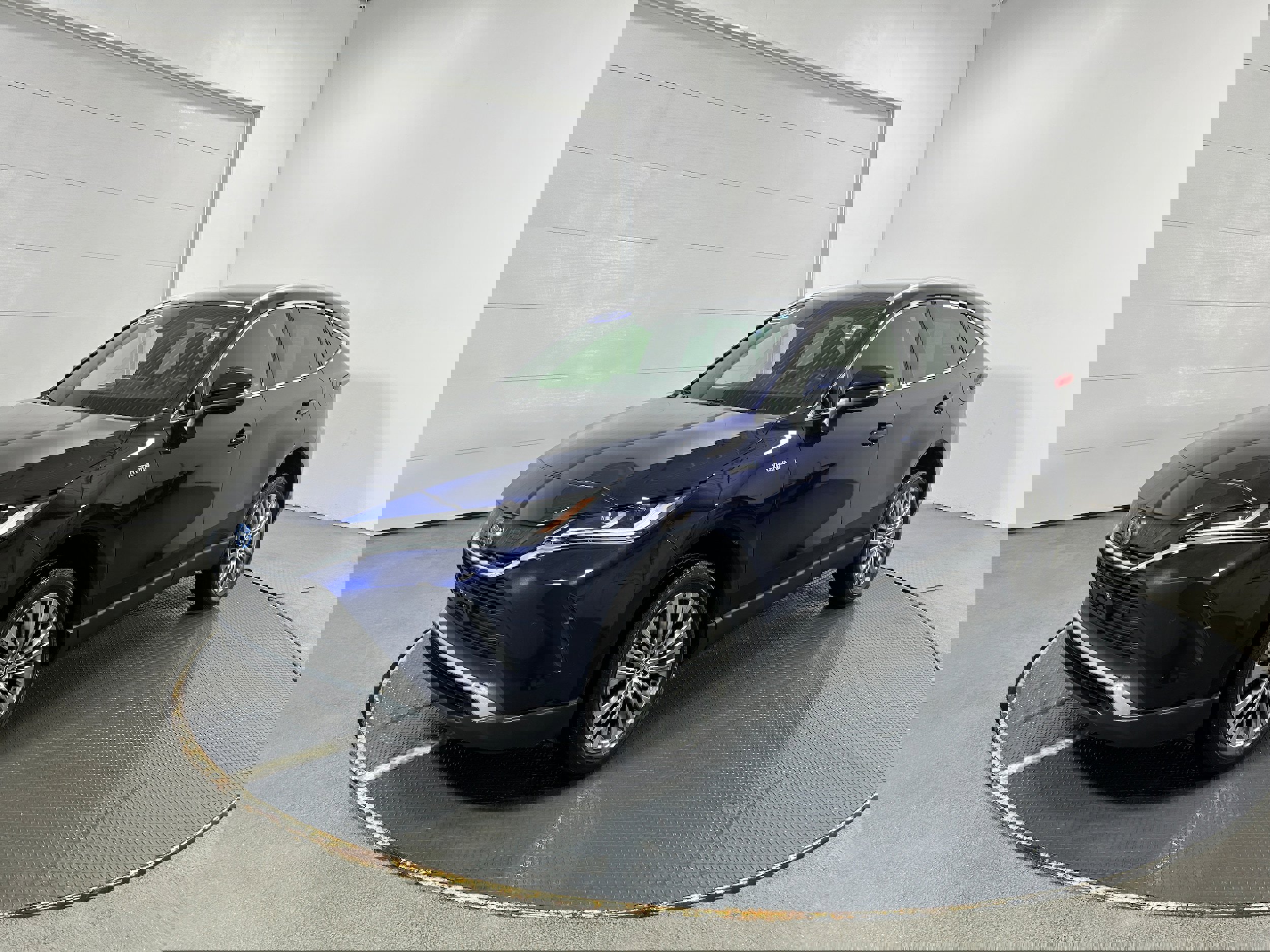 Used 2021 Toyota Venza Limited image 18