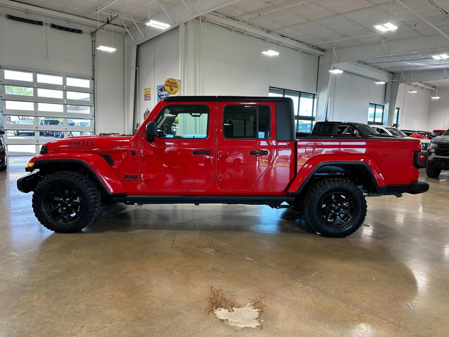 Used 2021 Jeep Gladiator Willys image 4