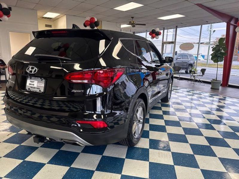 Used 2017 Hyundai Santa Fe Sport image 7