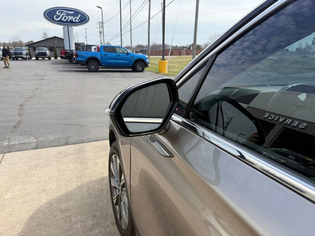 Used 2021 Lincoln Corsair Reserve w/ Equipment Group 201A image 30