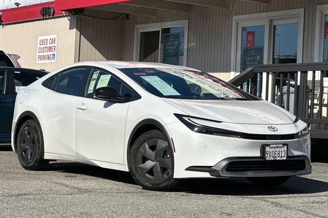 Used 2026 Toyota Prius Plug-In Hybrid FWD image 2