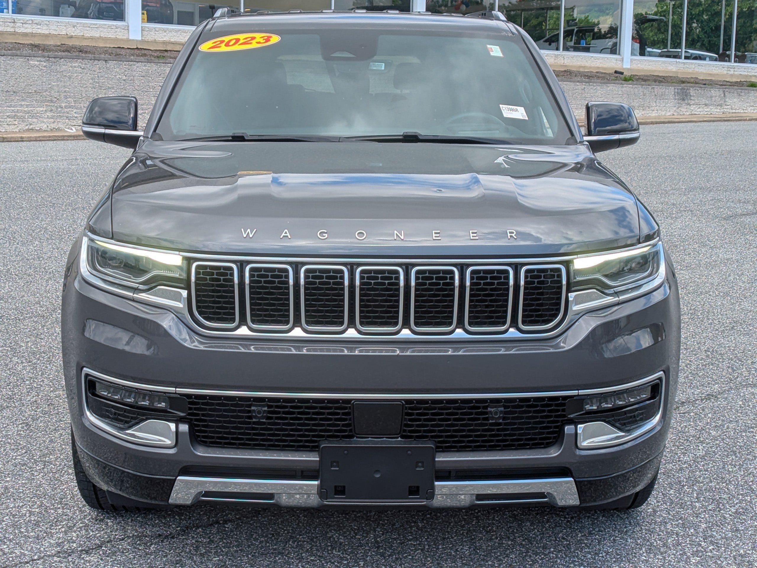 Used 2023 Jeep Wagoneer L Series III w/ Preferred Equipment Group AWD/4WD image 2